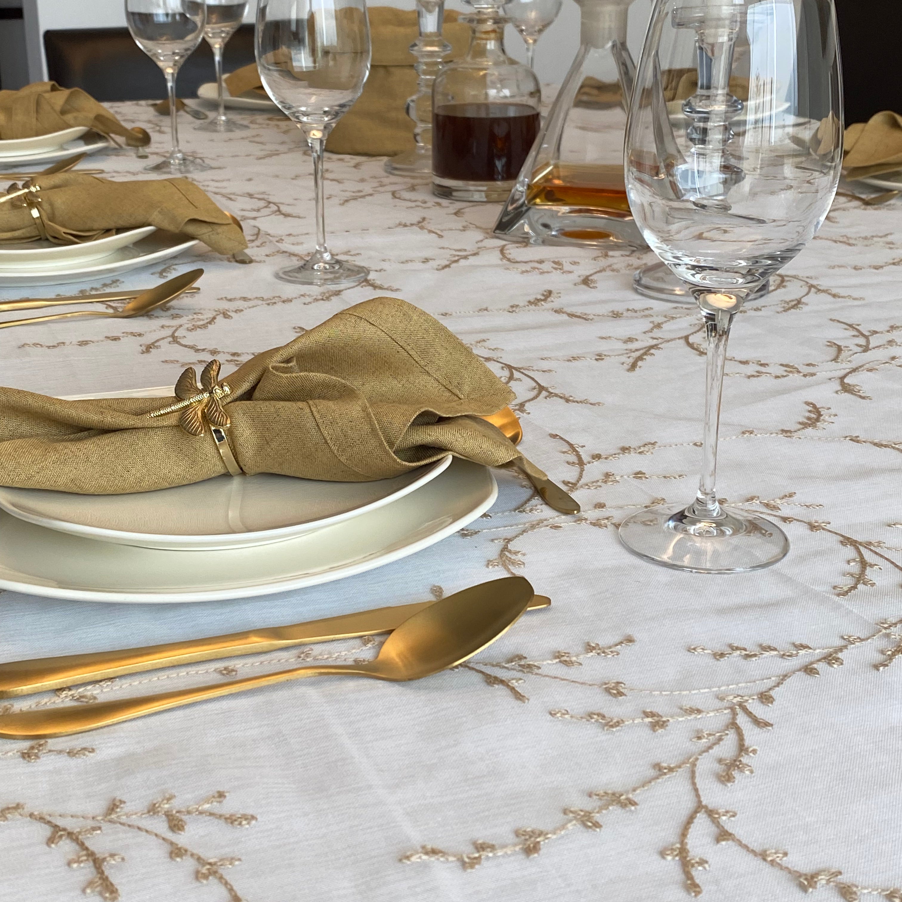 Mantel formal Bordado Dorado