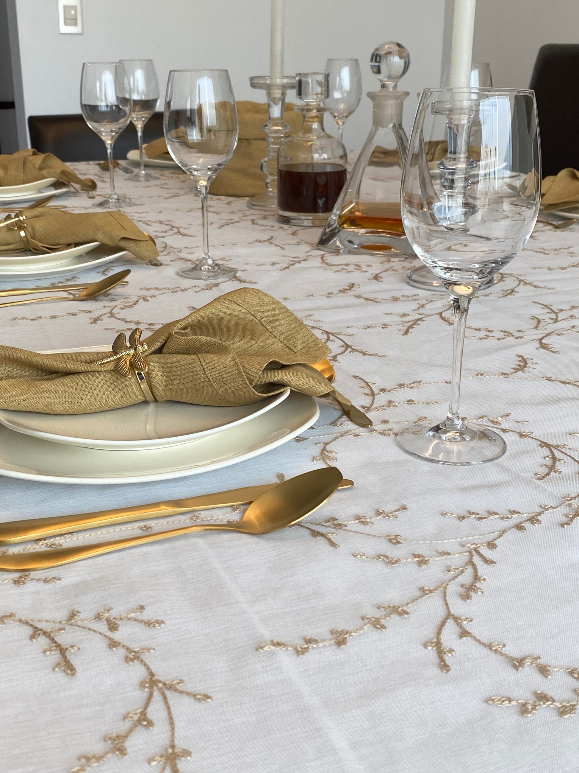 Mantel formal Bordado Dorado