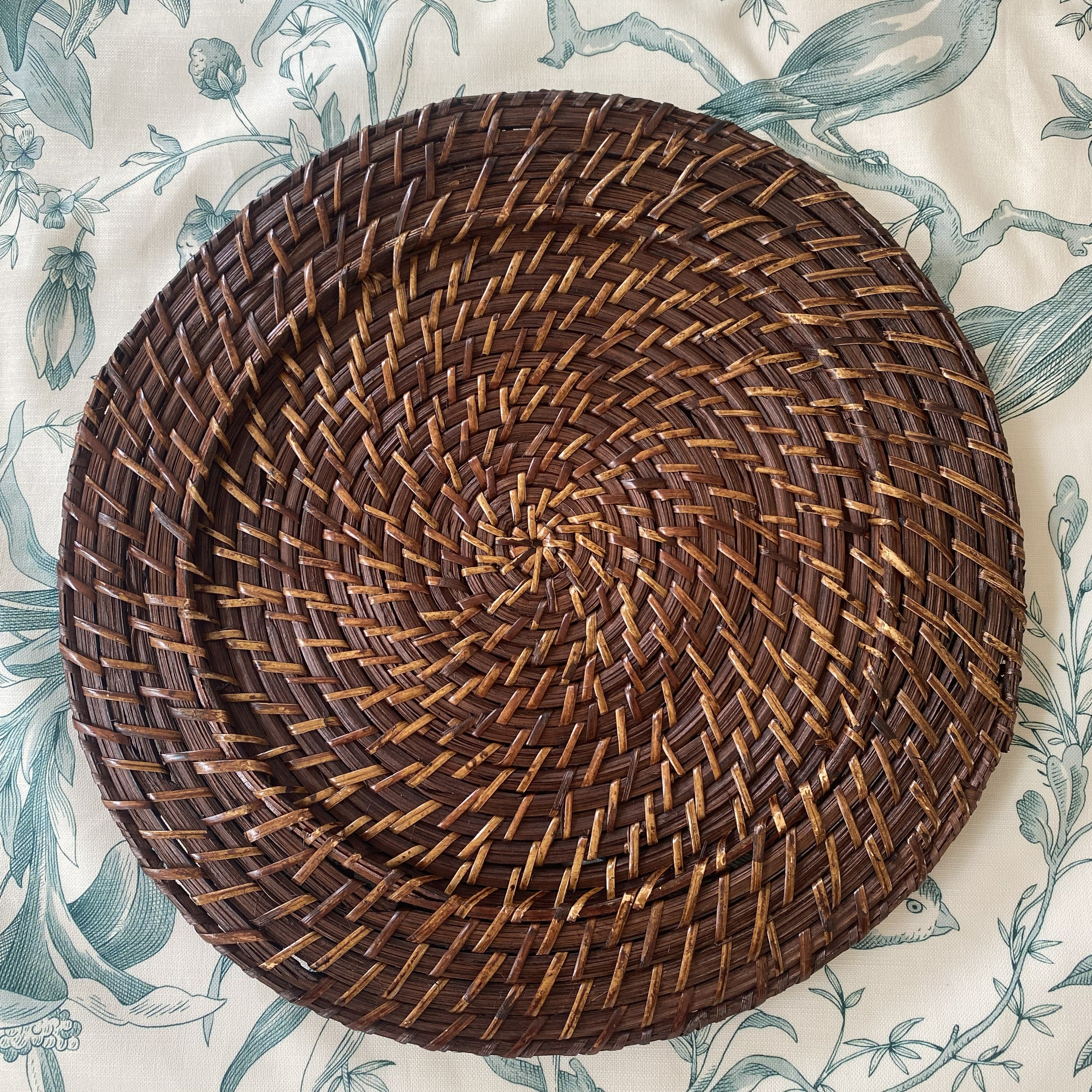 Plato de sitio de rattan